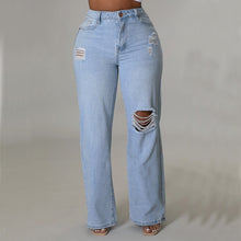 Load image into Gallery viewer, Classic Curve-Hugging Wide-Leg Jeans
