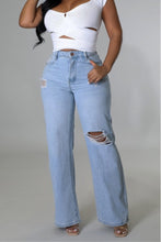 Load image into Gallery viewer, Classic Curve-Hugging Wide-Leg Jeans
